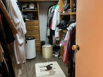VENDO AMPLIA Y COMODA CSA DE UN PISO EN BOSQUE DE LA HERRADURA