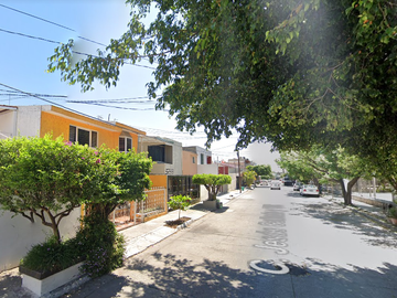 Casa En venta Col. Jardines Del Nilo, Remate Bancario