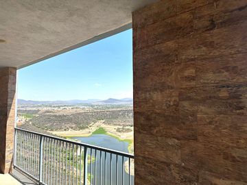 Departamento Penthouse en Venta, de dos niveles dentro de condominio en Cañadas del Arroyo, Corregidora