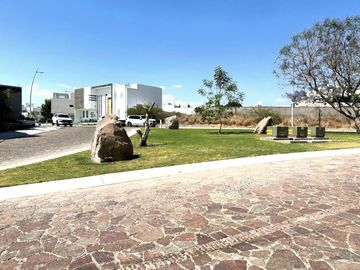 Departamento Penthouse en Venta, de dos niveles dentro de condominio en Cañadas del Arroyo, Corregidora