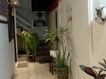 CASA EN EXCELENTE UBICACION A ESPALDAS DE HIRAOKA