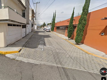 Casa ubicada en colonia Rafael Ávila Camacho Cholula Puebla. Con 6 recamaras y 564m2. A unos minutos de la Explanada Puebla.