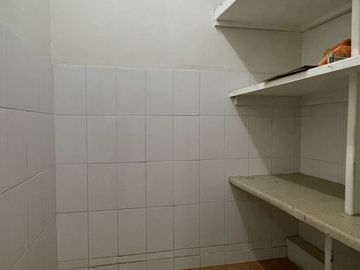 Gran casa esquina de uso comercial y/o habitacional