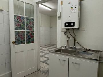 Gran casa esquina de uso comercial y/o habitacional