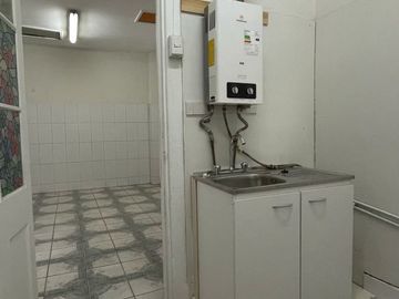 Gran casa esquina de uso comercial y/o habitacional