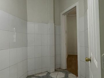 Gran casa esquina de uso comercial y/o habitacional