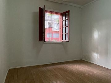 Gran casa esquina de uso comercial y/o habitacional