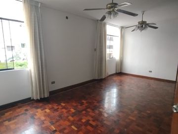 Urb. Barboncito cerca de Av. Arequipa, Ovalo Miraflores y Huaca Pucllana