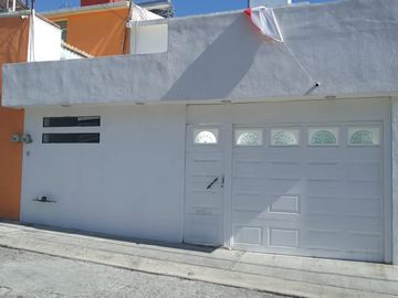 Casa en enta cerca del tecnologico de morelia con rápidos accesos al centro