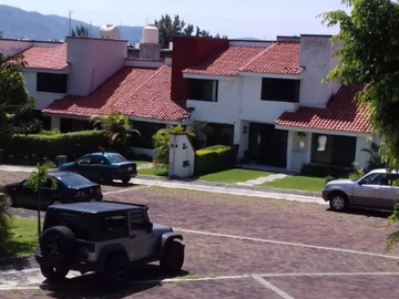REMATO HERMOSA CASA CON 3 RECAMARAS UBICADA EN EL RESIDENCIAL COUNTRY TEJALPA JIUTEPEC MORELOS APROVECHA