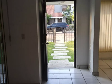 REMATO HERMOSA CASA CON 3 RECAMARAS UBICADA EN EL RESIDENCIAL COUNTRY TEJALPA JIUTEPEC MORELOS APROVECHA