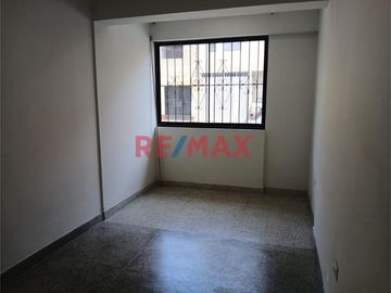 Se Alquila Amplio Local De 77 M2 En SJL