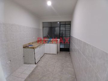 Se Alquila Amplio Local De 77 M2 En SJL