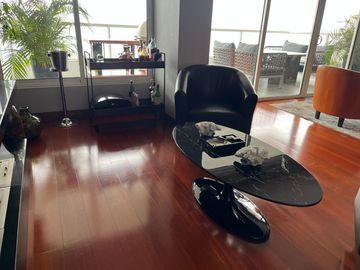 Venta Dpto. de lujo con vista panorámica al Golf Los Inkas – Terraza, cava y 3 dorms. con baño propio