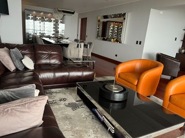 Venta Dpto. de lujo con vista panorámica al Golf Los Inkas – Terraza, cava y 3 dorms. con baño propio