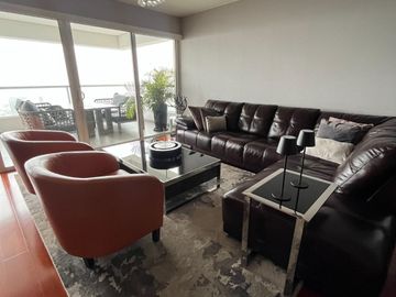 Venta Dpto. de lujo con vista panorámica al Golf Los Inkas – Terraza, cava y 3 dorms. con baño propio