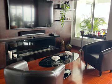 Venta Dpto. de lujo con vista panorámica al Golf Los Inkas – Terraza, cava y 3 dorms. con baño propio