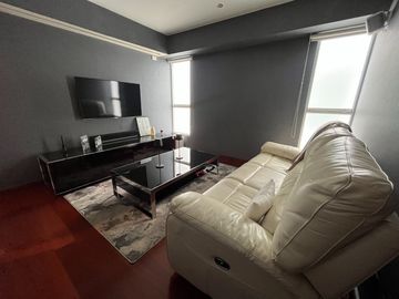Venta Dpto. de lujo con vista panorámica al Golf Los Inkas – Terraza, cava y 3 dorms. con baño propio