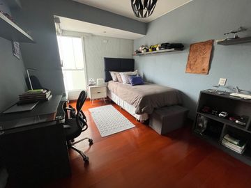 Venta Dpto. de lujo con vista panorámica al Golf Los Inkas – Terraza, cava y 3 dorms. con baño propio
