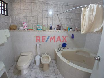 Se Vende Hermosa Casa De 2 Pisos + Terraza