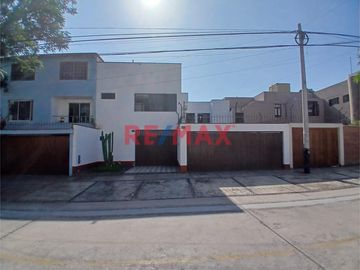 Se Vende Hermosa Casa De 2 Pisos + Terraza