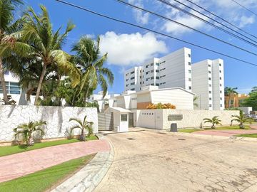 REMATO HERMOSA CASA INCREIBLE PRECIO UBICADA EN EL RESIDENCIAL MALECON CANCUN APROVECHA
