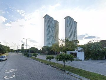 Casa en Venta. Altabrisa, Mérida, Yucatán. Remate Hipotecario.
