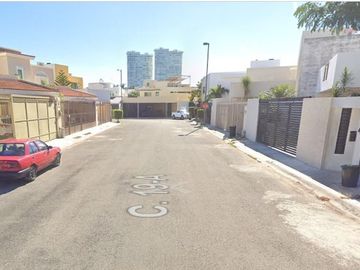 Casa en Venta. Altabrisa, Mérida, Yucatán. Remate Hipotecario.