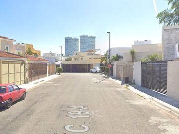 Casa en Venta. Fraccionamiento las Américas 2, Mérida, Yucatán. Remate Hipotecario.