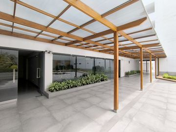 VENTA DE AMPLIO DEPARTAMENTO EN LA URB. CLUB GOLF LOS INCAS - SURCO