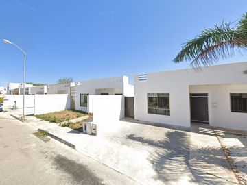 Casa en Venta. Fraccionamiento las Américas 2, Mérida, Yucatán. Remate Hipotecario.