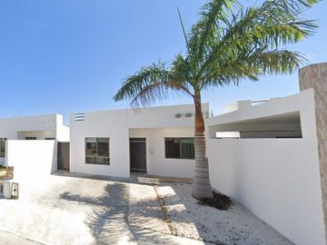 Casa en Venta. Fraccionamiento las Américas 2, Mérida, Yucatán. Remate Hipotecario.