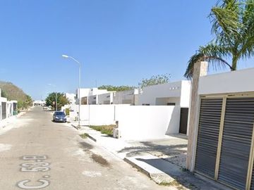 Casa en Venta. Fraccionamiento las Américas 2, Mérida, Yucatán. Remate Hipotecario.