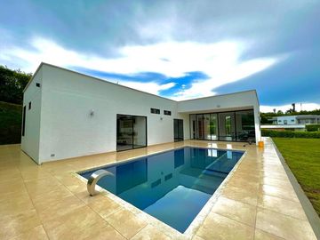 Casa Campestre en Venta, Condominio las Marias - via cerritos la Virginia