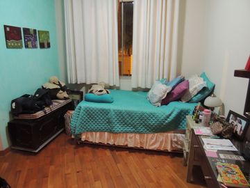 Venta excelente casa en Las Lagunas con 4 a 5 Dormitorios y Suite Privada con Acceso Independiente, Terraza, Piscina y BBQ