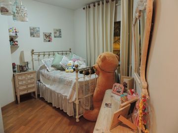 Venta excelente casa en Las Lagunas con 4 a 5 Dormitorios y Suite Privada con Acceso Independiente, Terraza, Piscina y BBQ