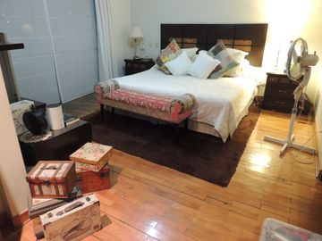 Venta excelente casa en Las Lagunas con 4 a 5 Dormitorios y Suite Privada con Acceso Independiente, Terraza, Piscina y BBQ