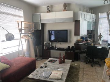 Venta excelente casa en Las Lagunas con 4 a 5 Dormitorios y Suite Privada con Acceso Independiente, Terraza, Piscina y BBQ