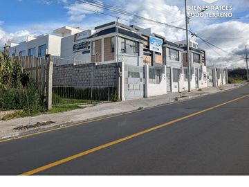 CASA EN CONJUNTO HUACHI CHICO AMBATO