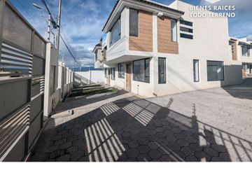 CASA EN CONJUNTO HUACHI CHICO AMBATO
