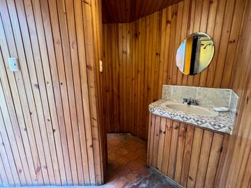 Venta Exclusiva: Casa en Excelente Ubicación de Surco, Ideal para Proyecto Inmobiliario o Vivir – Con Piscina, Terraza y BBQ