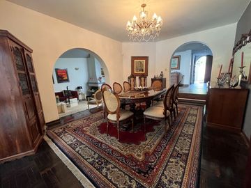 Venta Exclusiva: Casa en Excelente Ubicación de Surco, Ideal para Proyecto Inmobiliario o Vivir – Con Piscina, Terraza y BBQ