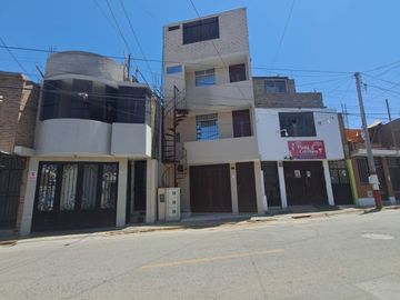 SE VENDE CASA A UNA CUADRA DE LA PANAMERICANA SUR📈