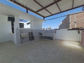 SE VENDE CASA A UNA CUADRA DE LA PANAMERICANA SUR📈