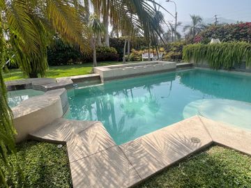 Venta Exclusiva Casa de Lujo en Rinconada del Lago – Elegancia, Luz Natural y Confort con Piscina y Terraza