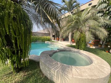 Venta Exclusiva Casa de Lujo en Rinconada del Lago – Elegancia, Luz Natural y Confort con Piscina y Terraza