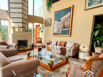 Venta Exclusiva Casa de Lujo en Rinconada del Lago – Elegancia, Luz Natural y Confort con Piscina y Terraza
