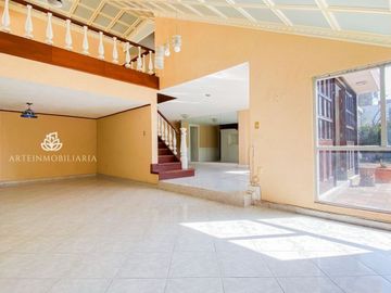 Casa Satélite ideal para oficina silenciosa, asilo, etc. Cerca Periférico, Plaza Satélite o Zona Azul