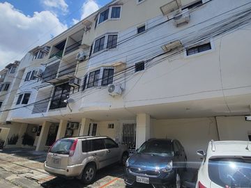 Venta de Departamento en Lomas de Urdesa – Amplio y Remodelado, Guayaquil