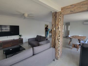 Venta de Departamento en Lomas de Urdesa – Amplio y Remodelado, Guayaquil
